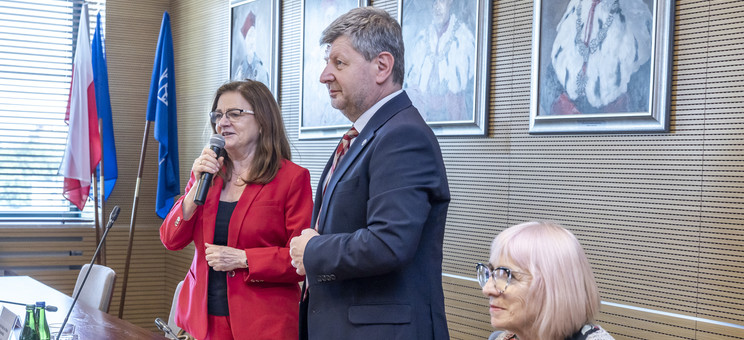 Od lewej: prof.  Maria Kaszyńska, prof.  Piotr Koszelnik, prof. Czesława Rosik-Dulewska,